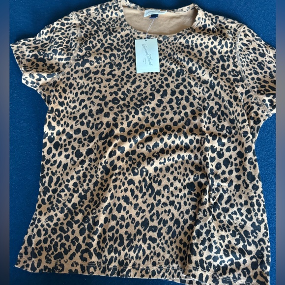 Leopard Print T-Shirt by universal thread 🤎🖤🤎get in on the trend🔥very versatile! - Picture 1 of 9